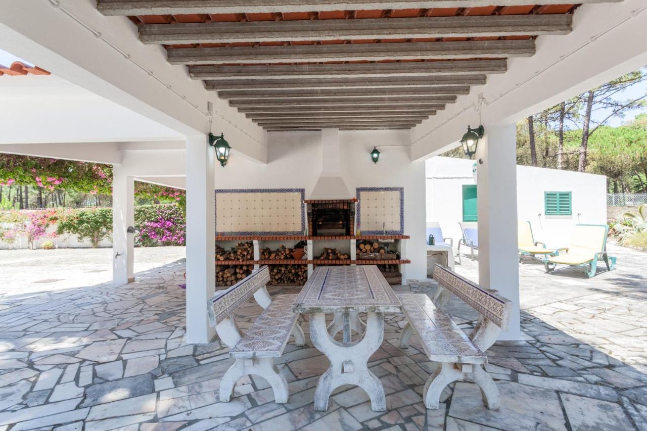 Ocean, Pines And Mountain - Renovated February 2025 - Ac Villa Colares Exterior photo